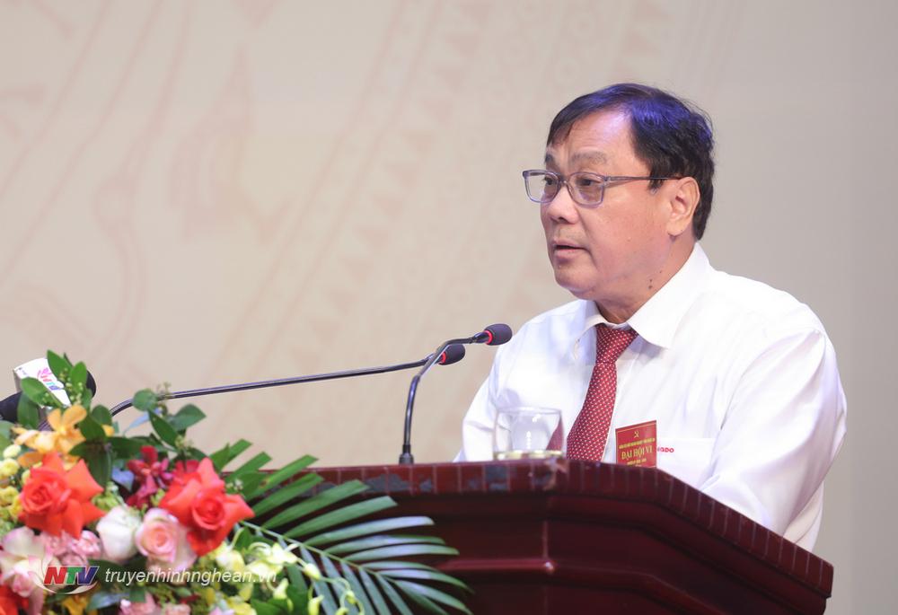 Đồng chí Nguyễn Hồng Sơn - Phó Bí thư, Chủ tịch HĐQT Công ty CP Trung đô trình bày tham luận: Tập trung đầu tư đổi mới công nghệ, nâng cao năng lực sản xuất kinh doanh của doanh nghiệp.