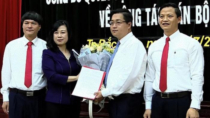 Ông Nguyễn Nhân Chinh nhận quyết định điều động, chỉ định làm Bí thư Thành ủy TP Bắc Ninh.