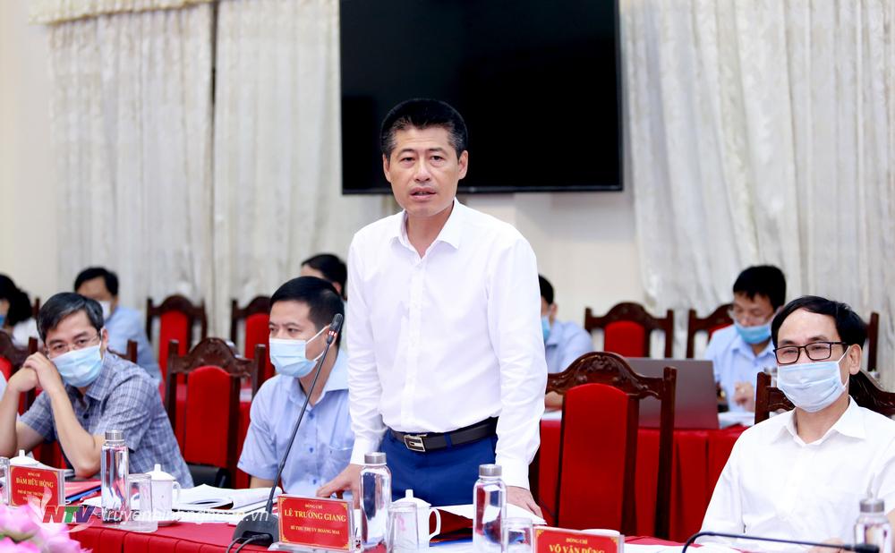 Đồng chí Lê Trường Giang - Bí thư Thị ủy Hoàng Mai phát biểu tại cuộc làm việc.