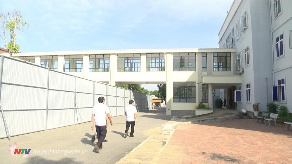 Bệnh viện dã chiến số 2 tỉnh Nghệ An bắt đầu chính thức hoạt động từ 7h ngày 13/8.