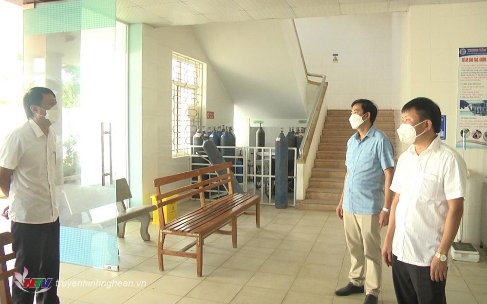Lãnh đạo UBND huyện Nghĩa Đàn kiểm tra tại Bệnh viện dã chiến số 2 tỉnh Nghệ An