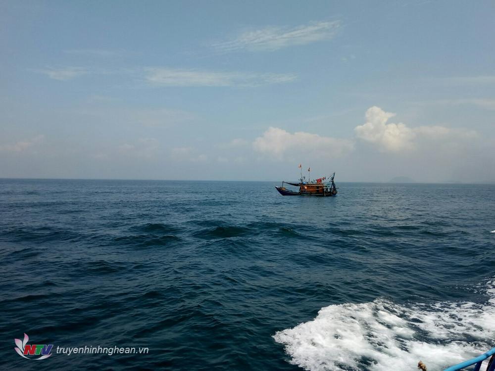 Xử phạt 5 phương tiện khai thác thủy sản sai quy định trên vùng biển ven bờ Nghệ An