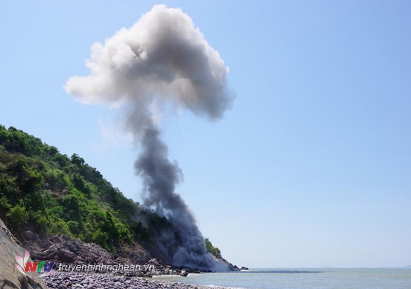 Phá hủy thành công một quả bom nặng 130kg trên Đảo Ngư