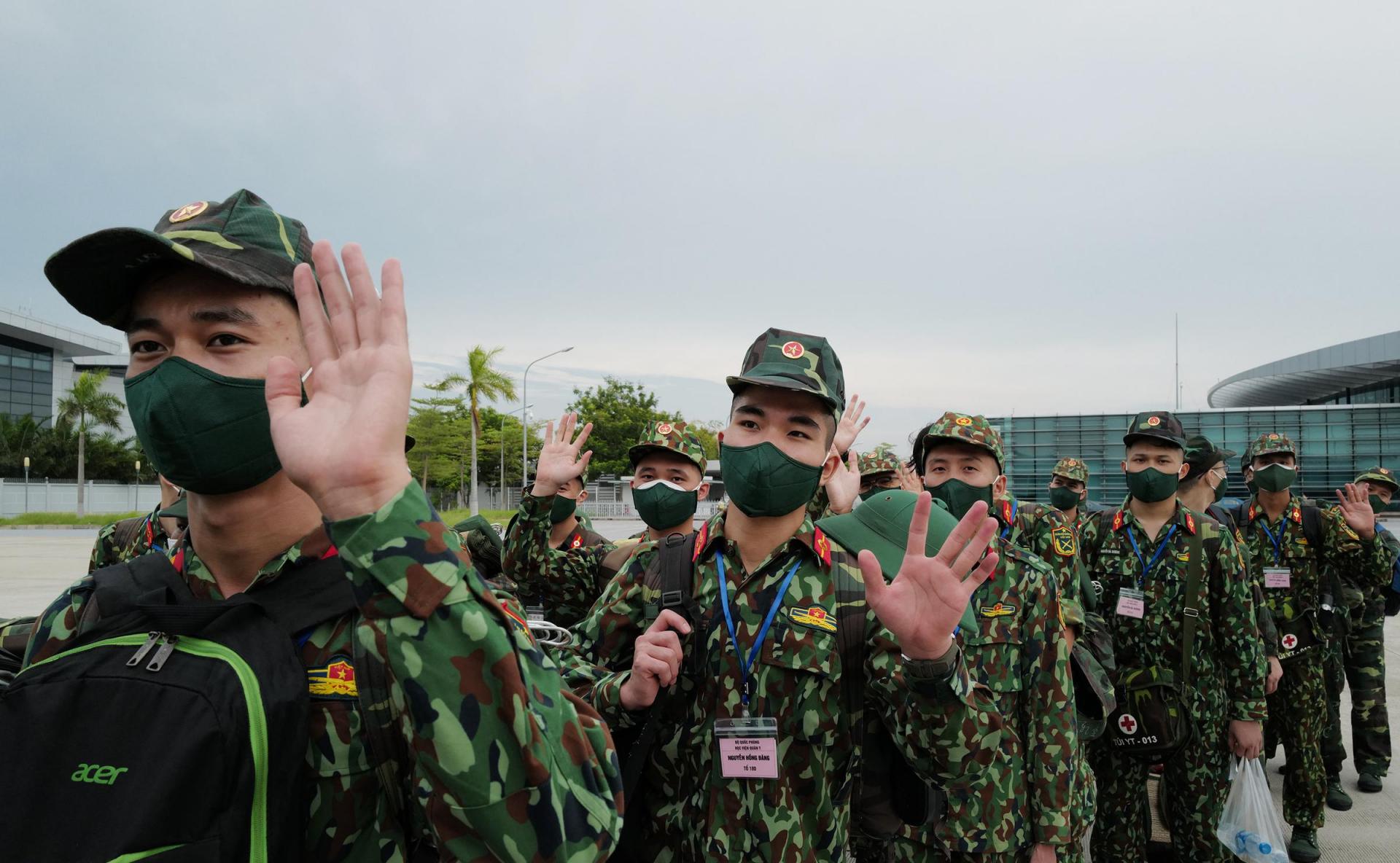 Bộ trưởng Quốc phòng cùng hơn 1.000 Quân y vào TP Hồ Chí Minh
