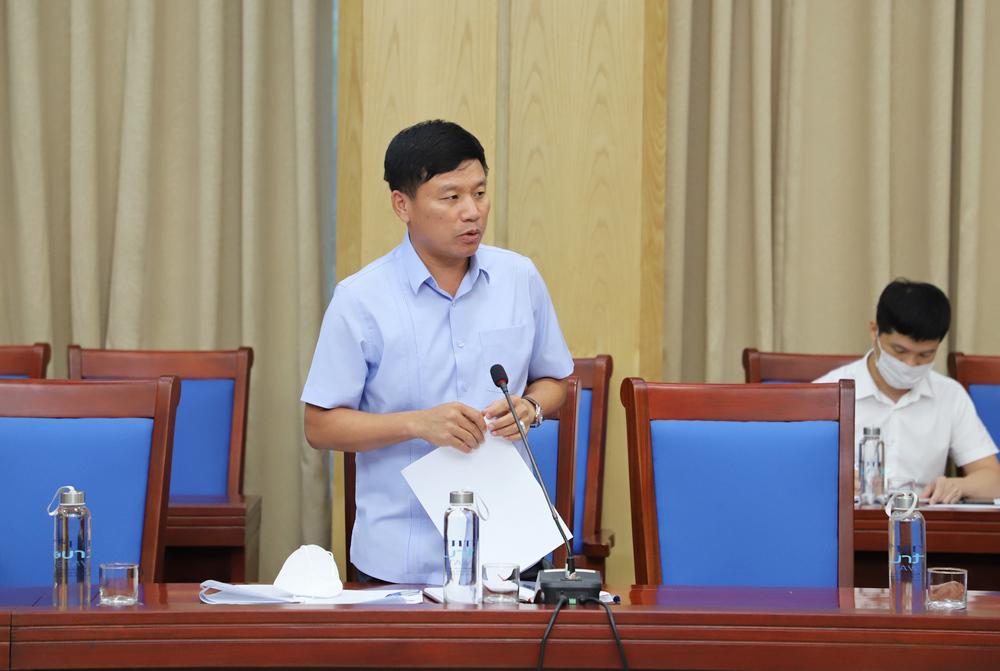 Giám đốc Sở Giao thông Vận tải Hoàng Phú Hiền phát biểu tại cuộc họp.