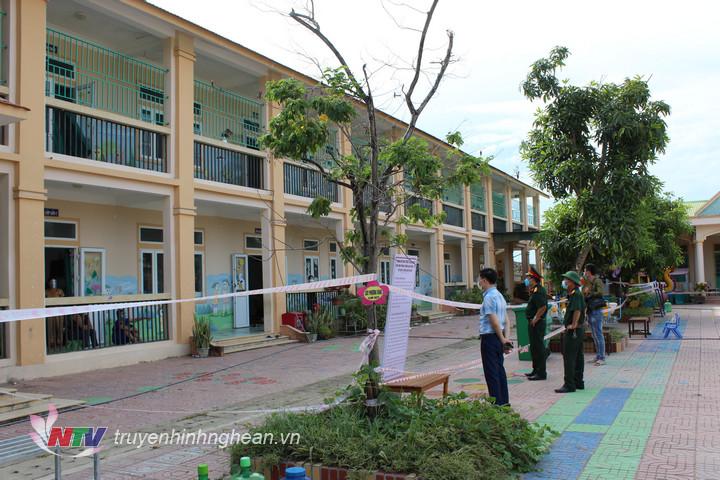 Ban chỉ đạo phòng chống dịch huyện Quỳnh Lưu kiểm tra công tác quản lý tại các khu cách ly tập trung 