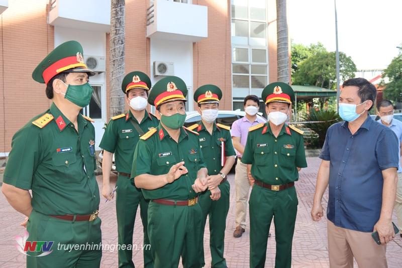 Kiểm tra công tác Bệnh viện Dã chiến số 4 tại Khách sạn ARMY thị xã Cửa Lò