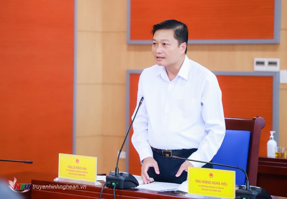 Phó Chủ tịch Thường trực UBND tỉnh Lê Hồng Vinh phát biểu tại cuộc họp.