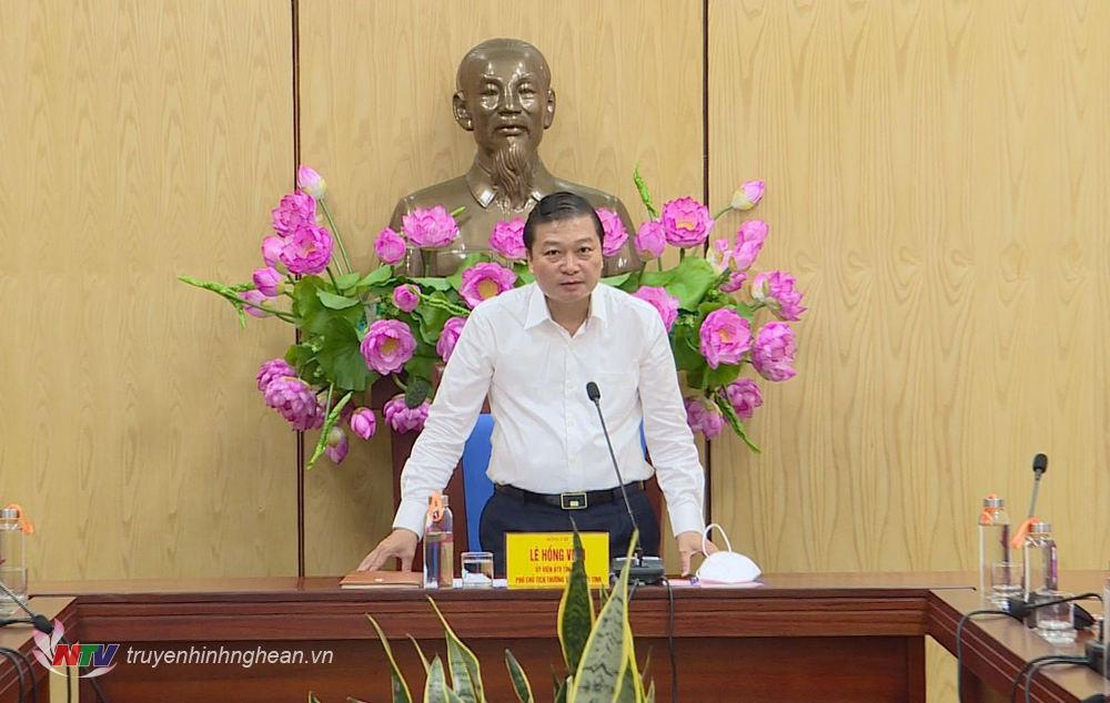 Phó Chủ tịch Thường trực UBND tỉnh Lê Hồng Vinh phát biểu kết luận cuộc họp.