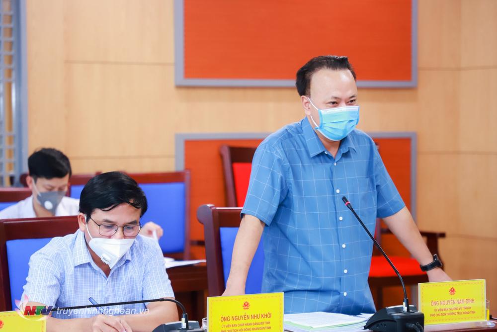 Phó Chủ tịch Thường trực HĐND tỉnh Nguyễn Nam Đình phát biểu tại cuộc họp.
