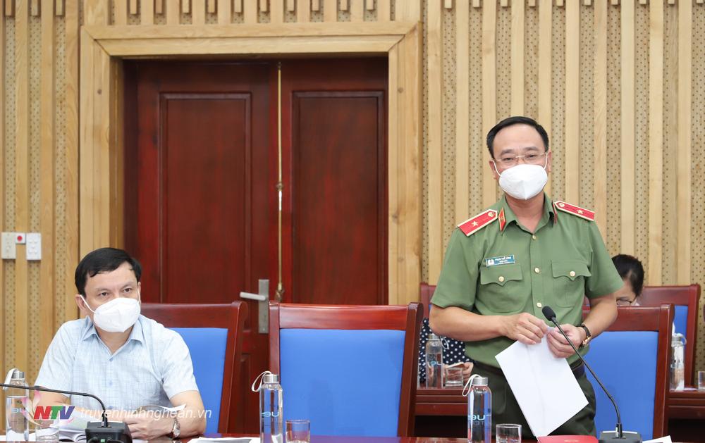 Đại tá Phạm Thế Tùng - Uỷ viên BTV Tỉnh uỷ, Giám đốc Công an tỉnh phát biểu tại cuộc họp.