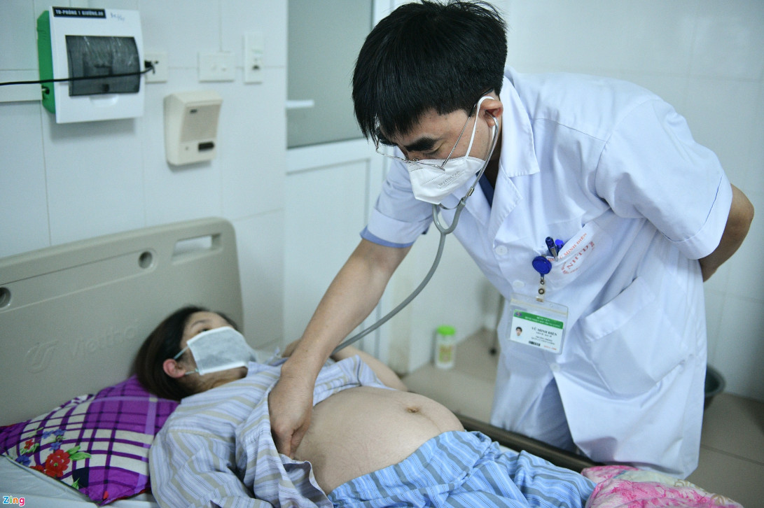 Một thai phụ mắc cúm A được điều trị tại Hà Nội do có yếu tố nguy cơ diễn biến nặng, gặp biến chứng. 