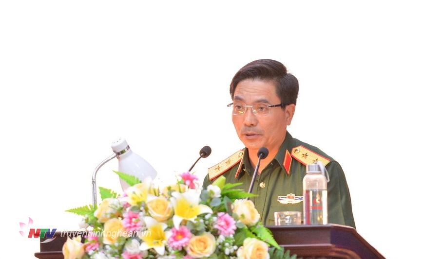 Trung tướng Nguyễn Doãn Anh - Tư lệnh, Trưởng Ban Chỉ đạo diễn tập Quân khu 4 phát biểu nhận xét kết quả diễn tập của tỉnh Nghệ An.