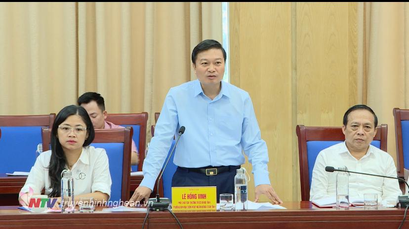 Phó Chủ tịch Thường trực UBND tỉnh Lê Hồng Vinh phât biểu tại buổi làm việc.