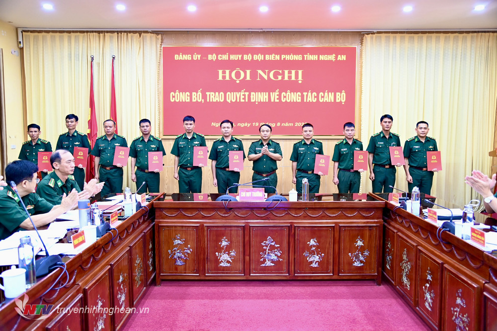 Bộ đội Biên phòng Nghệ An: Trao quyết định bổ nhiệm điều động 10 cán bộ