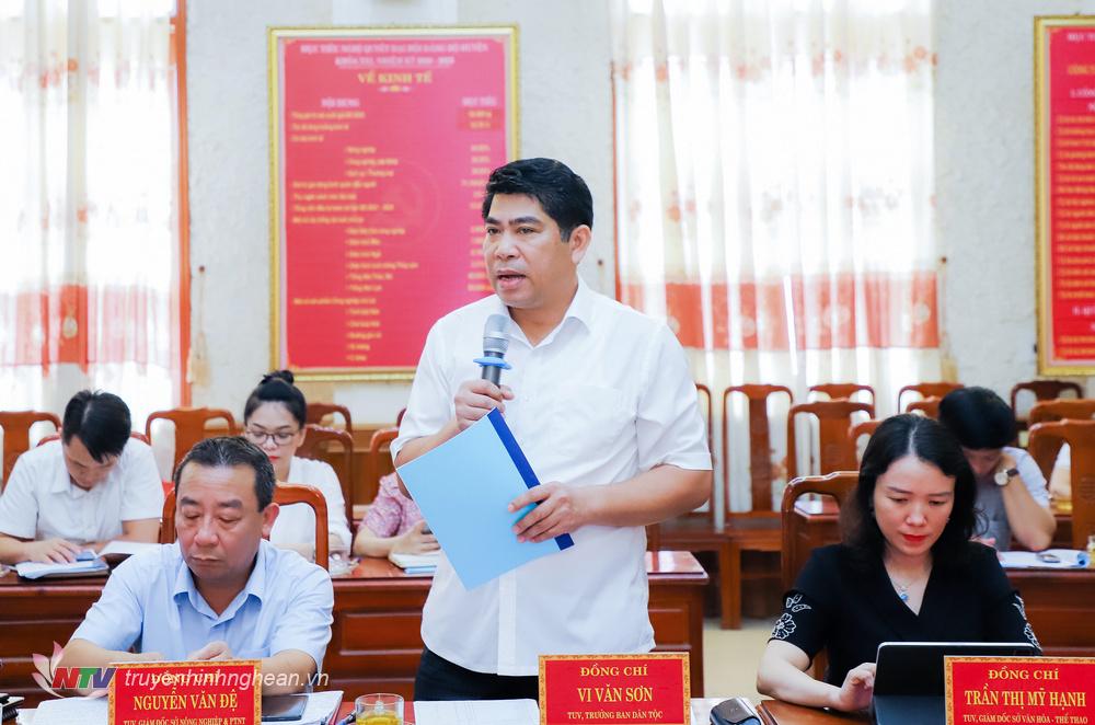 Đồng chí Vi Văn Sơn - Trưởng ban Dân tộc tỉnh đề nghị huyện triển khai nhanh 3 Chương trình mục tiêu Quốc gia. 