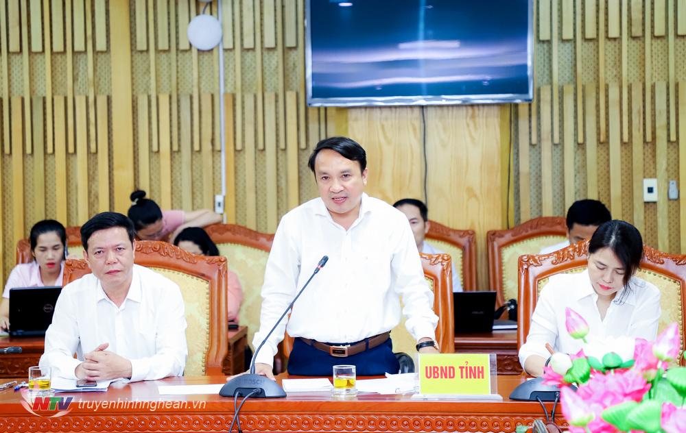 Đồng chí Dương Đình Chỉnh - Giám đốc Sở Y tế phát biểu tại buổi làm việc.