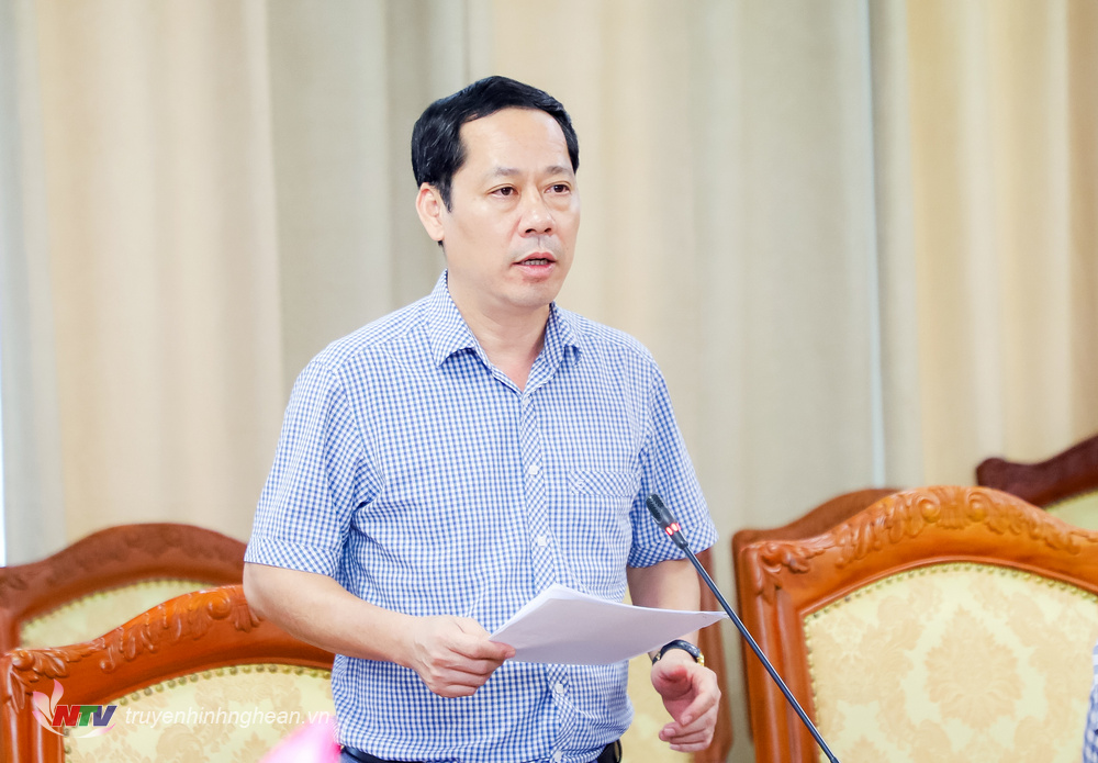 Đồng chí Trần Nhật Minh - Ủy viên Ủy ban Pháp luật của Quốc hội, đại biểu Chuyên trách Đoàn ĐBQH tỉnh thông báo tổng hợp một số kiến nghị của các cơ sở khám chữa bệnh
