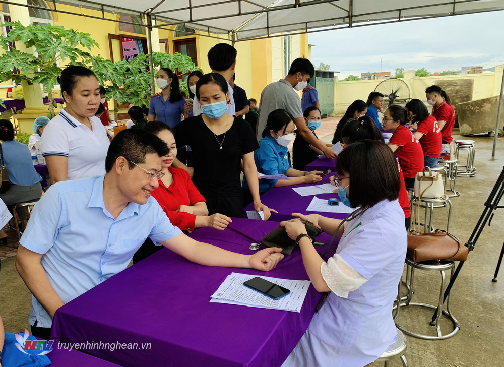 Hơn 1000 tình nguyện viên TX Hoàng Mai tham gia hiến máu