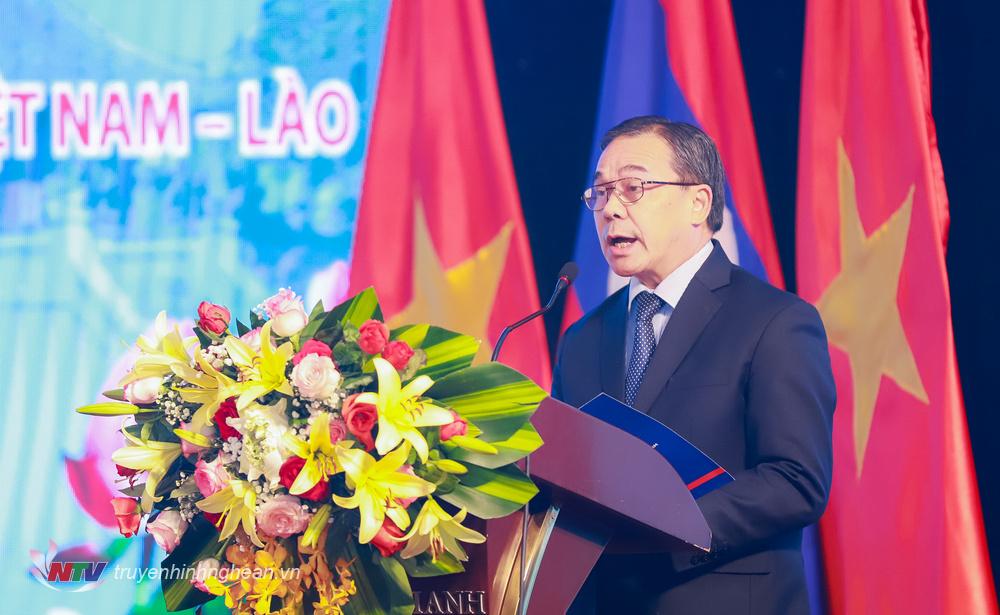 Đồng chí Sẻng phết Hùng Bun Nhuông - Đại sứ đặc mệnh toàn quyền nước CHDCND Lào tại Việt Nam phát biểu tại buổi lễ. 