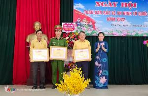 Chủ tịch Uỷ ban Mặt trận Tổ quốc tỉnh dự ngày hội Toàn dân bảo vệ an ninh Tổ quốc tại Nghi Lộc
