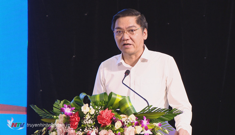 Đồng chí Hoàng Nghĩa Hiếu - Phó Bí thư Tỉnh uỷ, Phó Chủ tịch UBND tỉnh phát biểu tại hội nghị.