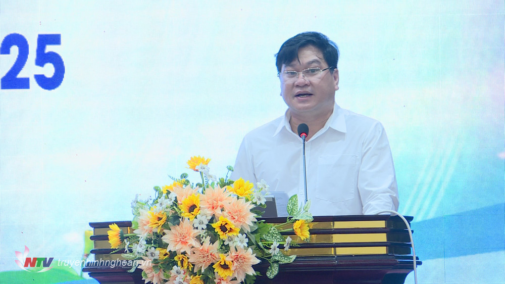 Đồng chí Lương Văn Khánh - Phó trưởng Ban Dân tộc tỉnh phát biểu khai mạc hội nghị.