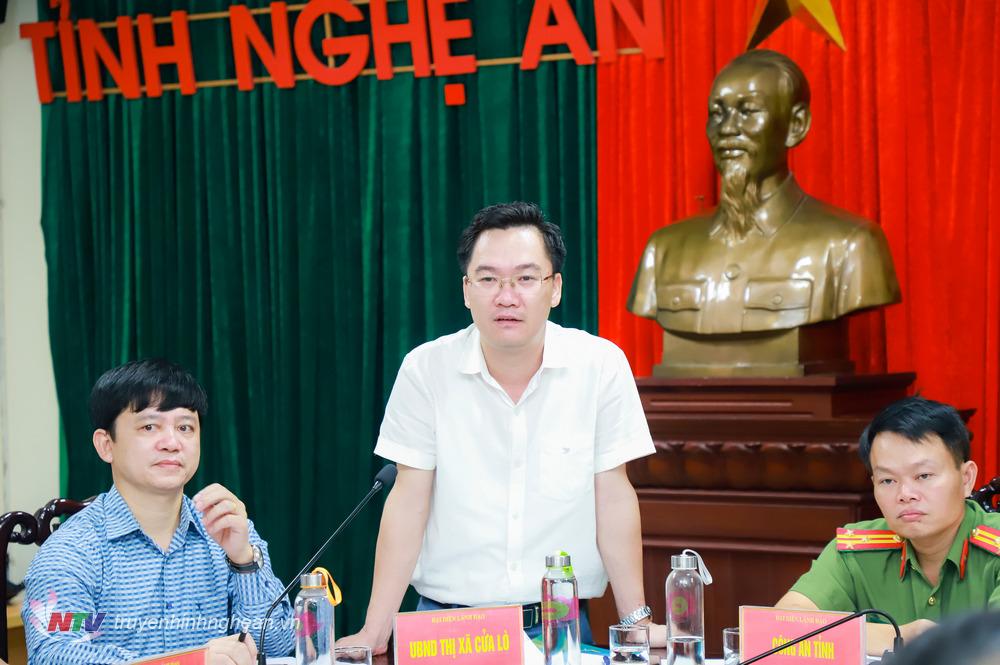 Ông Hoàng Văn Phúc - Phó Chủ tịch UBND thị xã Cửa Lò phát biểu tại phiên tiếp công dân.