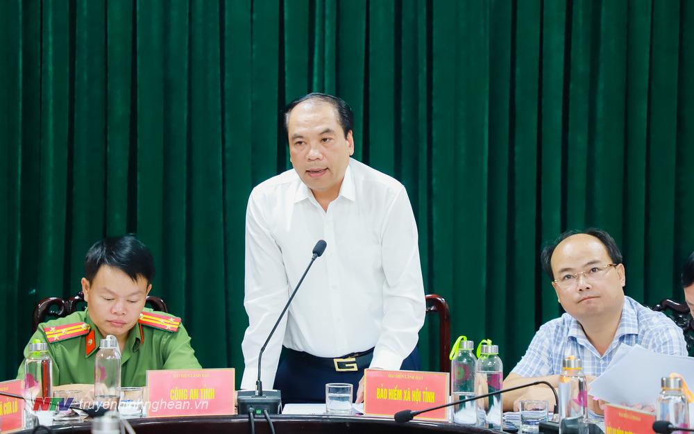 Ông Hoàng Văn Minh - Giám đốc Bảo hiểm xã hội Nghệ An phát biểu tại phiên tiếp công dân.