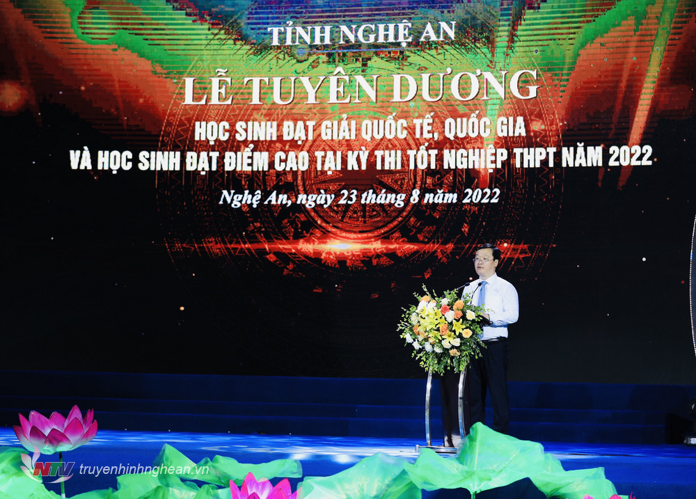 Chủ tịch UBND tỉnh Nguyễn Đức Trung phát biểu tại lễ tuyên dương.