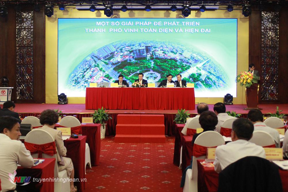 Phó Thủ tướng Chính phủ Vương Đình Huệ chủ trì hội nghị phát triển thành phố Vinh