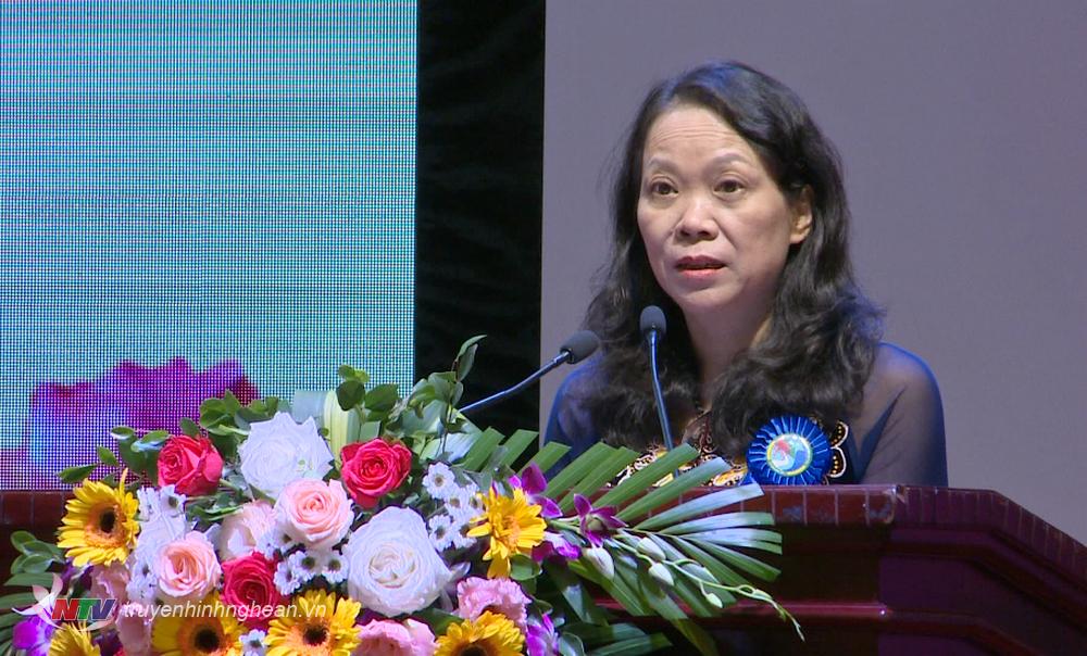 Đồng chí Hoàng Thị Hạnh - Thứ trưởng, Phó Chủ nhiệm Ủy ban Dân tộc phát biểu tại Đại hội.