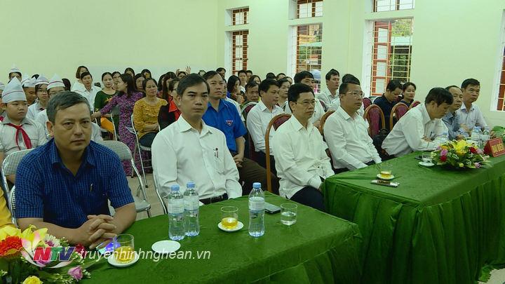 Tham dự buổi lễ có đại diện lãnh đạo các sở, ban, ngành cấp tỉnh và huyện Nghi Lộc.