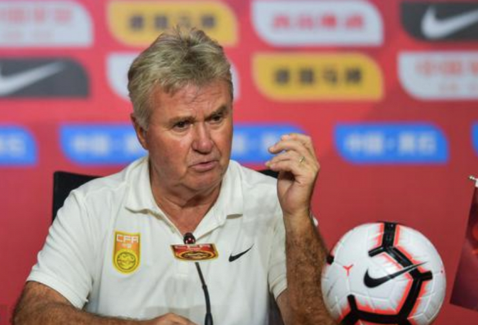 HLV Guus Hiddink bị sa thải sau trận thua đội tuyển U22 Việt Nam