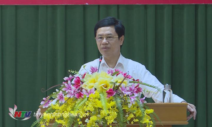 Phó Bí thư Thường trực Tỉnh ủy Nguyễn Xuân Sơn phát biểu tại lễ khai giảng.
