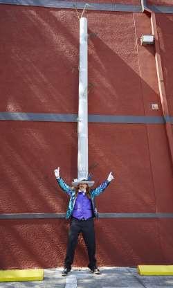 Chiếc mũ dài nhất thế giới, với chiều dài 4,8m thuộc về anh Odilon Ozare tại Florida, Mỹ.