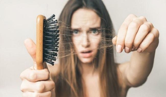 Tóc rụng là tình trạng khiến phái nữ đau đầu