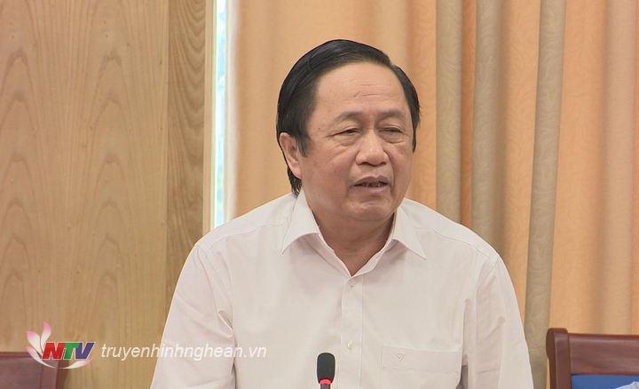 Đại diện lãnh đạo huyện Hưng Nguyên nêu ý kiến tại cuộc họp.