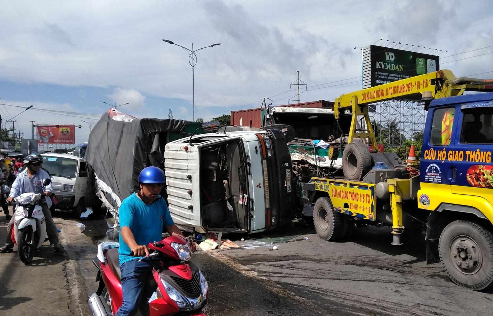 Khoảng 8 giờ 30 phút, ngày 31/8/2019, một vụ tai nạn giao thông nghiêm trọng trên Quốc lộ 1 thuộc địa bàn xã Long An, huyện Châu Thành (Tiền Giang) khiến giao thông ùn tắc nghiêm trọng. 