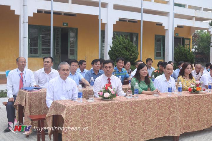 Phó Chủ tịch UBND tỉnh Lê Ngọc Hoa dự lễ khai giảng Trường