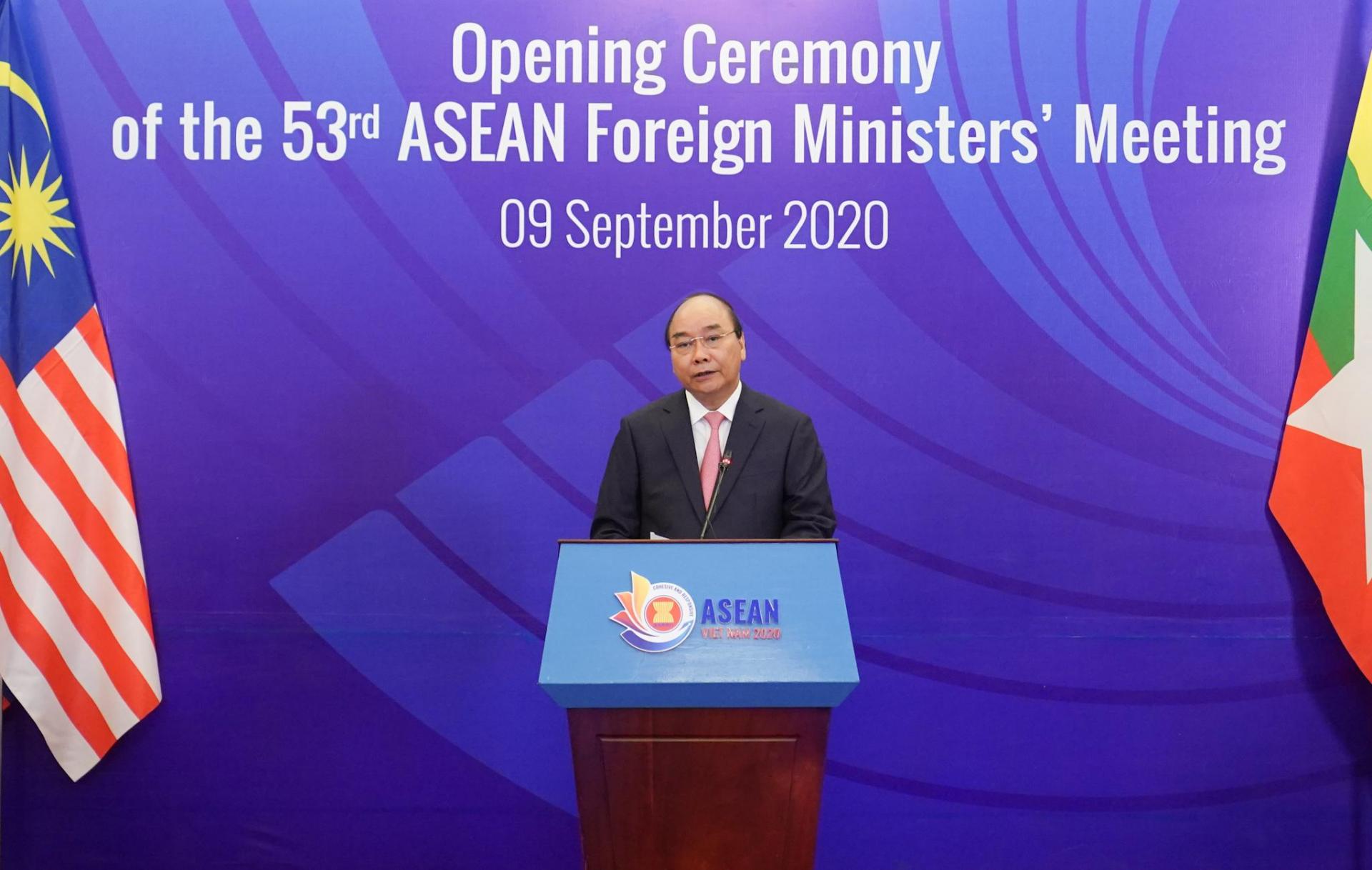 Thủ tướng Nguyễn Xuân Phúc phát biểu tại lễ khai mạc Hội nghị Bộ trưởng Ngoại giao ASEAN lần thứ 53.