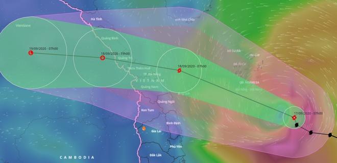 Dự báo đường đi của bão số 5 chuẩn bị đổ bộ vào đất liền các tỉnh Quảng Bình - Quảng Nam. Ảnh: NCHMF.