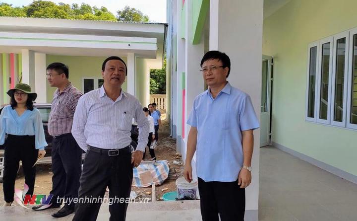 Đoàn công tác của UBND tỉnh kiểm tra tiến độ xây dựng trường mầm non thị trấn Thạch giám huyện Tương Dương.