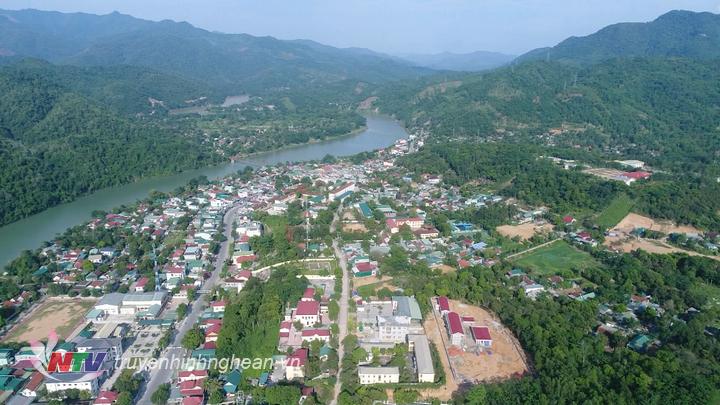 Trung tâm thị trấn Thạch Giám, huyện Tương Dương nhìn từ trên cao.