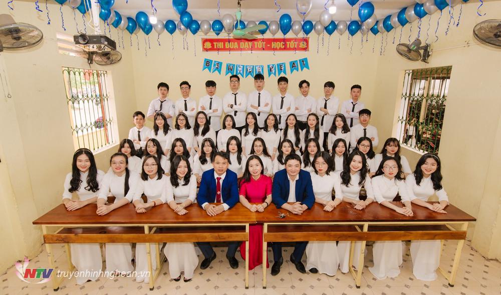 Hai lớp học ở Đô Lương có 82 học sinh đậu Đại học, nhiều em trúng tuyển trường top đầu