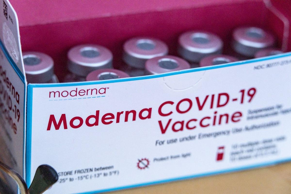 Vaccine ngừa Covid-19 của hãng Moderna. Ảnh: Reuters.