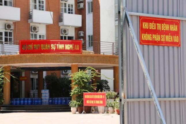 Bệnh viện dã chiến số 4 được trưng dụng từ một khách sạn ở thị xã Cửa Lò, quy mô 250 giường bệnh.