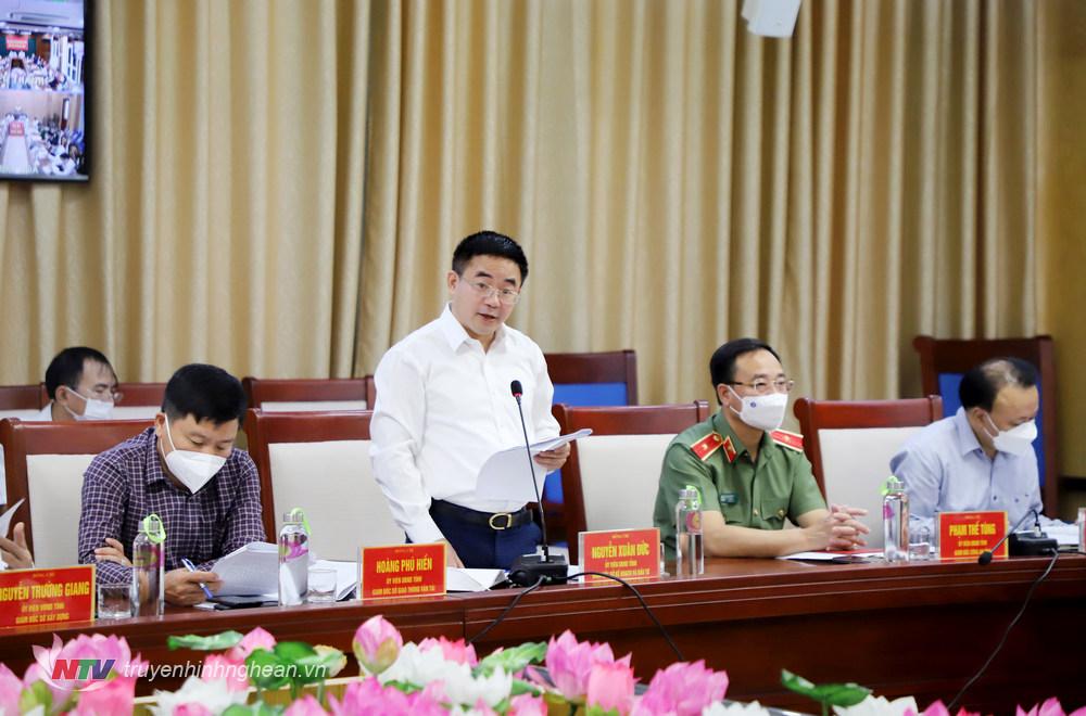Giám đốc Sở Kế hoạch - Đầu tư Nguyễn Xuân Đức phát biểu tại phiên họp.