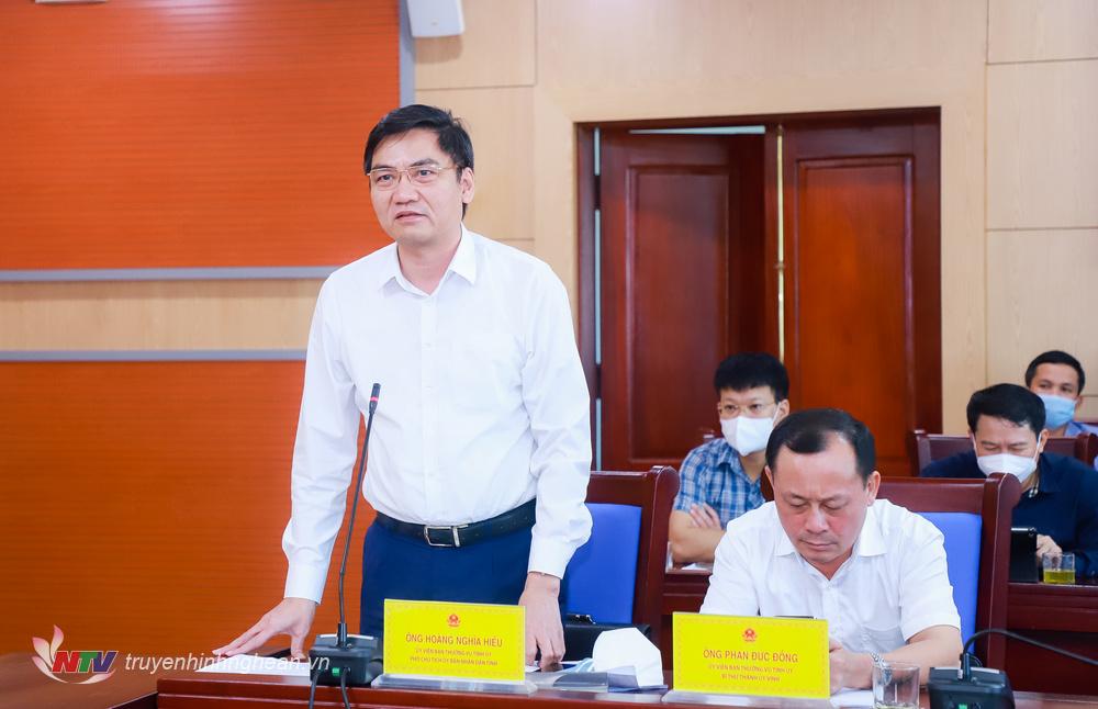 Phó Chủ tịch UBND tỉnh Hoàng Nghĩa Hiếu phát biểu tại cuộc làm việc.