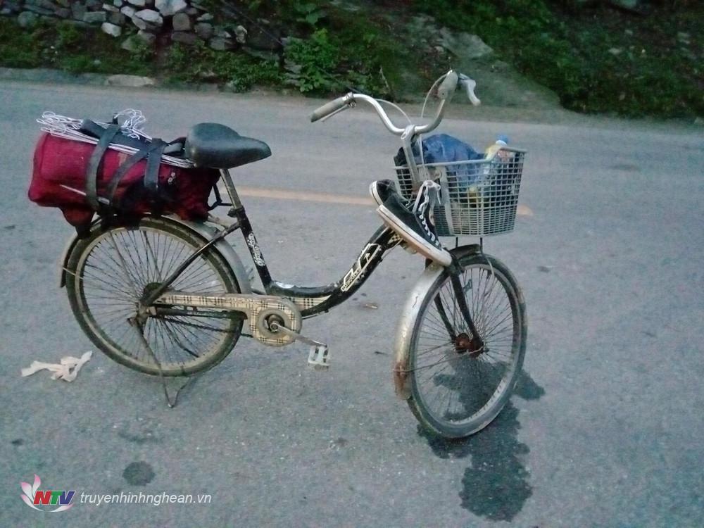 Chiếc xe đạp - hành trang về quê của Khôi.